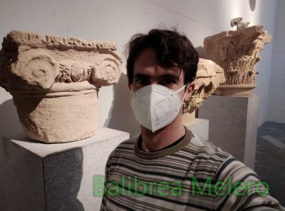capitel_para_decorar_galeria__exterior_jonico_interior_corintiino.jpg