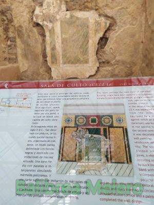 Sala de Culto 
Sala de Culto Romano del siglo 1 después de Cristo, al lado de el mosaico que podría ser de Jesúscristo.
Keywords: Sala de cutlo,romano, Roma;religión;casa