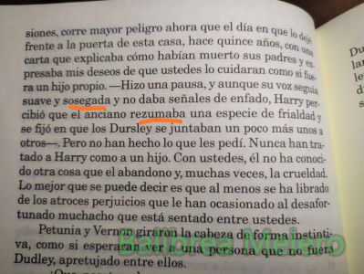 sosegada rezumaba 
con voz seguida suave y sosegada

rezumaba una especie de frialdad


1. adj. Quieto, pacífico naturalmente o por su genio.
Keywords: dijo;descripción;voz;sentimiento
