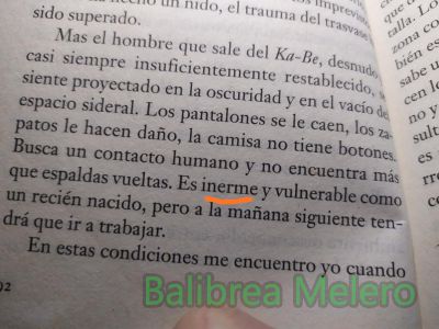 inerme
es inerme y vulnerable como un recién nacido
Keywords: desarmado;armas