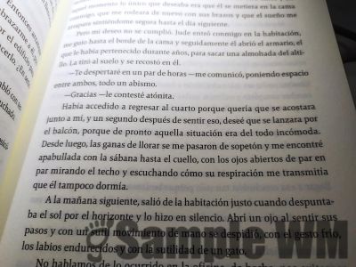 confusa incomoda deorientada aturdida
